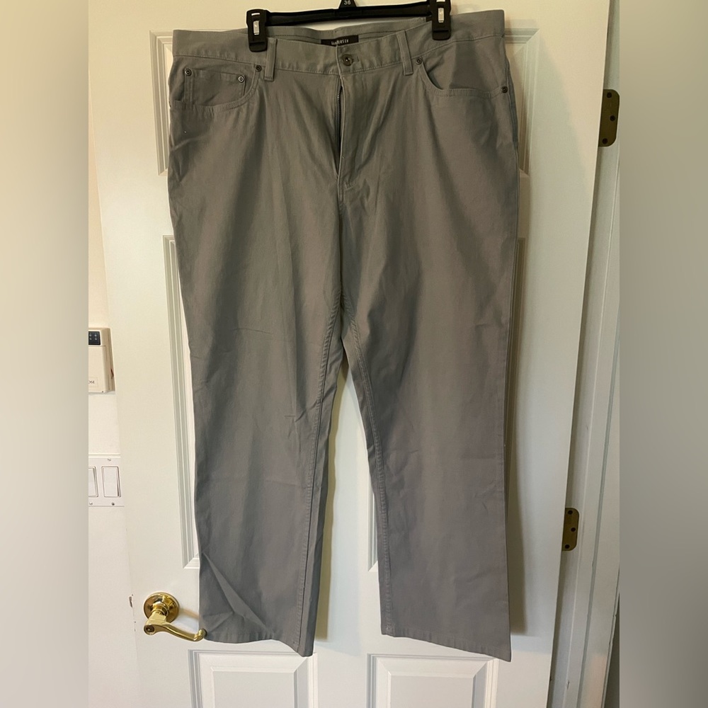 Men’s Van Heusen Flex Grey Pants 38 x 30 NWT